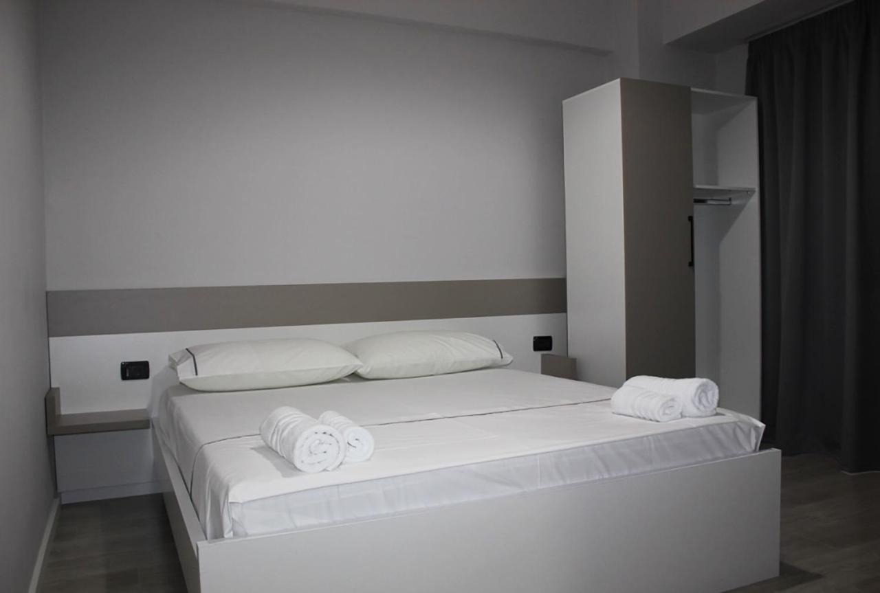 Hotel Cakalli Саранда Екстер'єр фото